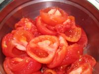 Pour tomatoes into the hot water and cold water...