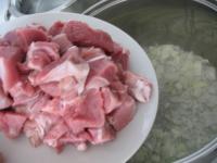 Peel the onion, finely chop and saute in lard...