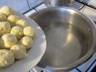 Form dumplings