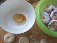 Mix powdered sugar with vanilla sugar and coat...