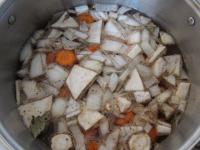 Put them in the pot with water, add salt, vinegar,...