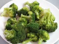 Cook the broccoli, which has been disassembled in...