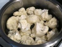 Separate the cauliflower into the buds and rinse...