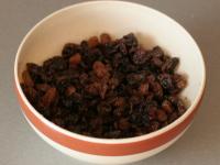 Pour raisins into a bowl, pour them over with rum....