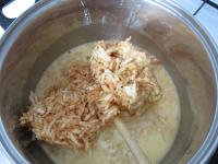 Pour water in a pot, stir in vanilla pudding...