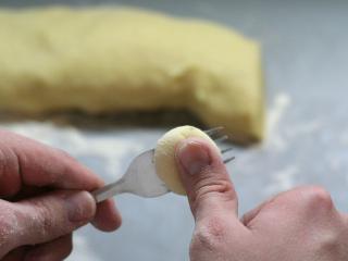 Shaping the Gnocchi 