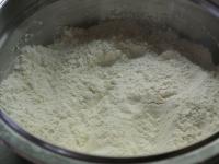 In another bowl, mix flour with puding powder and...