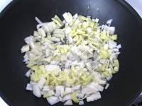 Peel the onion and finely chop it. In a deeper pan...