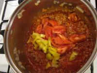 Add pepper, tomatoes and chillies, blend....