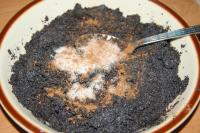We pour a hot milk over the mixed poppy seeds, add...