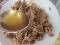 Combine the chestnut puree gradually with the rum....