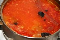 Cook sauerkraut soup until the meat and sauerkraut...