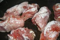Coat the fillets in fine flour ......