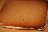Spread cream on top of the layer with jam and lay...