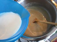 Mix fine flour in sweet cream for cooking and...