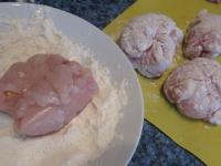 Coat each peaces of meat in flour....