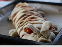Transfer the crocodile body into the baking tin...
