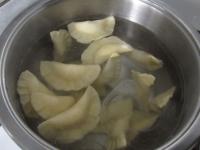 In the big pot we let boil water with salt and...