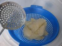 We collect the cooked pies to the colander and we...