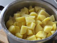 Pour lukewarm water in the pot with potatoes, so...