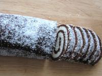 We slice the solid swiss roll for about 0,5 cm...