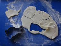 You can use the dough leftovers to cut out Easter...