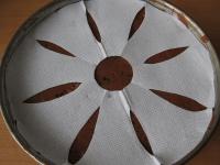 Place the template on the cake and sprinkle the...
