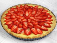 Let the dessert cool and decorate it with slices...