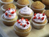Fill cake decorating bag with cream, decorate...