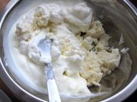 Mix in a bowl bryndza together with eggs, sour...