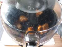 Turn on the ActiFry and continue to bake the meat...