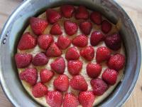 Put pieces of strawberries on the cooled base....