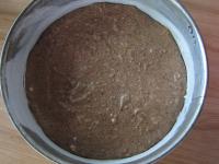 Pour the dough into a greased, floured cake mould...