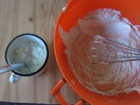 Whip the whipped cream until solid. Dissolve...
