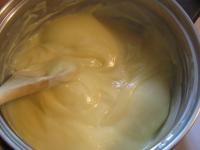 Cook the custard from the milk, sugar and custard...