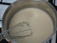 Cook a thick pudding from milk, sugar and pudding...