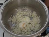 Clean the onion, cut it finely and fry it (10...