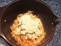 Grind oat flakes, pour them into the apples and...