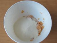 Sprinkle semolina, mix and let rest for a while....