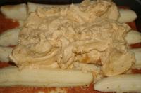 Put lenghtwise sliced bananas on the chilled cake...