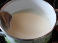 Make pudding from milk, sugar and pudding powder....
