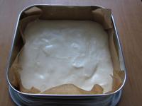 Pour the pastry in the form - small baking pan...
