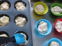 Brush pagatsch with beaten egg and let them rest...