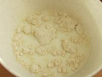 Mix the flour in the milk and pour the mixture in...