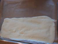 Cover baking tray (46x34cm) with the baking paper....