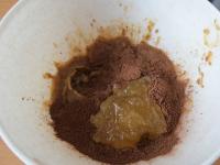 Pour cocoa powder in the dates, add honey and mix....