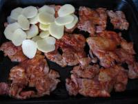 Cut them into rings and place them on the meat....