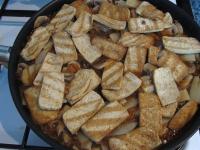 Put the tofu on top of the vegetables and let warm...