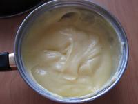 Cook dense pudding from milk, vanilla sugar and...
