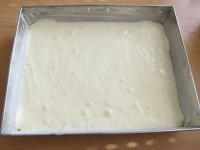 Pour the dough on baking tin (35x30cm), floured...
